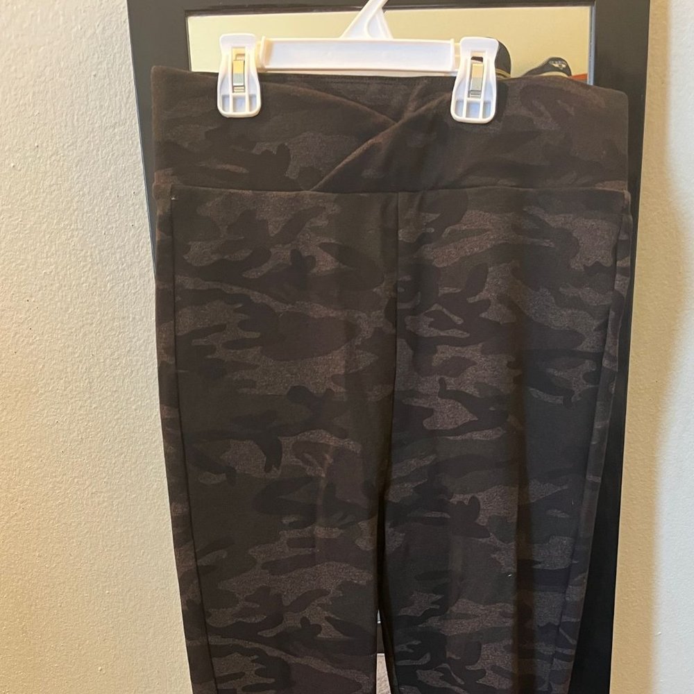 NWOT Blank NYC Cameo Stretch Skinny Pants